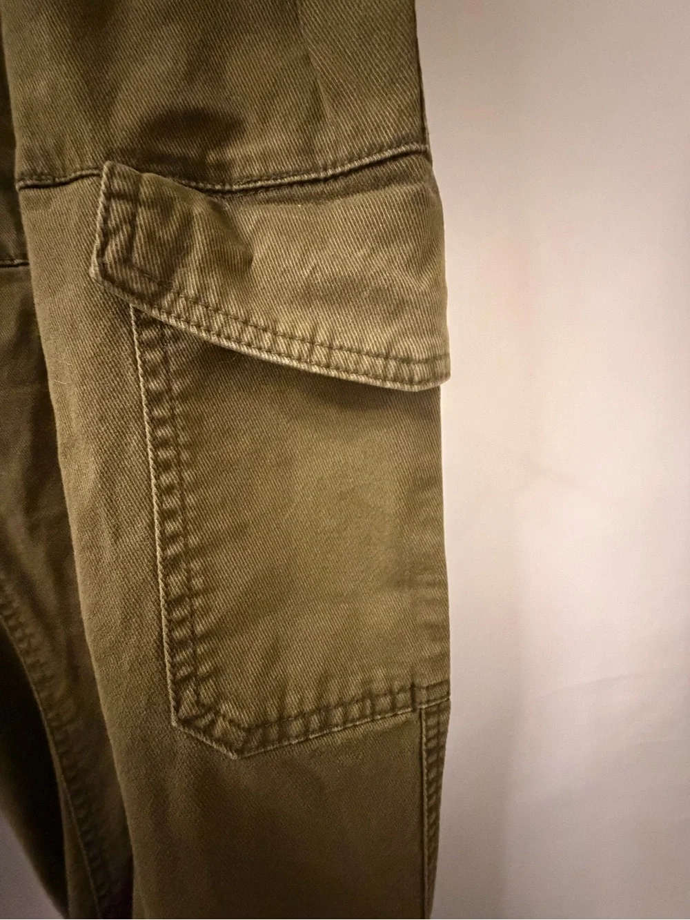 Old Navy Olive Green Balloon Cargo Jogger Pants - Picture 5 of 16